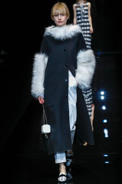 Look 19